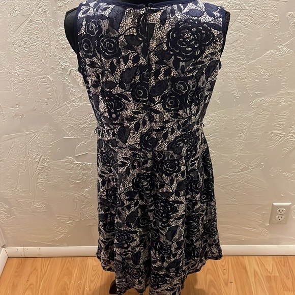 👗 Dress Barn mid length Dress 👗 - Picture 6 of 12